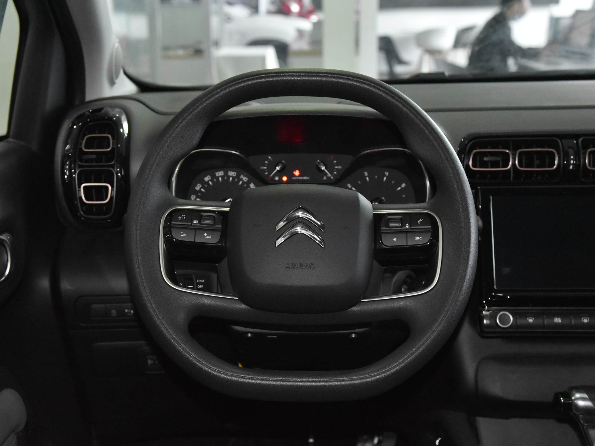这台SUV很少见，带你看雪铁龙云逸 C4 AIRCROSS