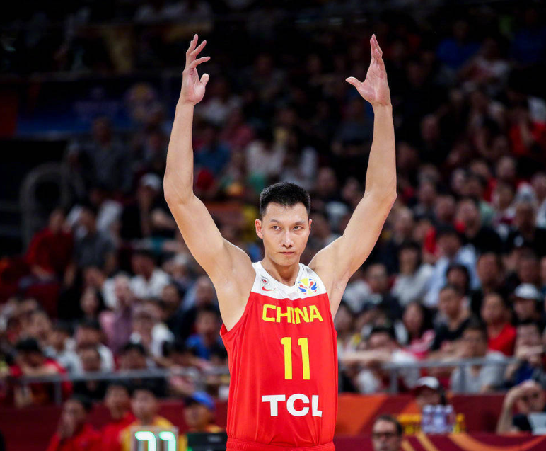 易建联nba为什么不打了(实话太伤人！易建联未能在NBA立足的原因，真的是他太差了？)