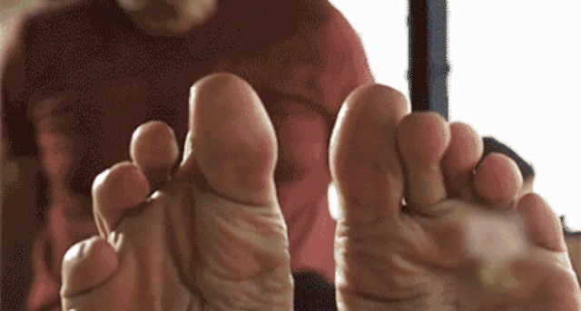 脚臭怎么办？老博士教你一招，3秒去除异味