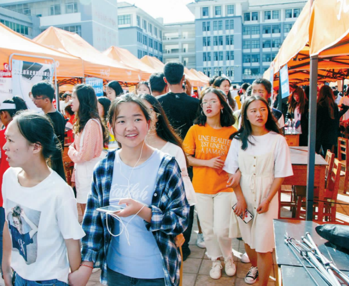 多年后才知道，高等专科学校和职业技术学院的区别，不是一星半点