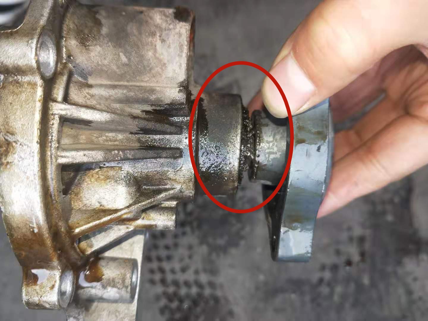 福特翼虎水泵异响漏水，造成发动机高温报警