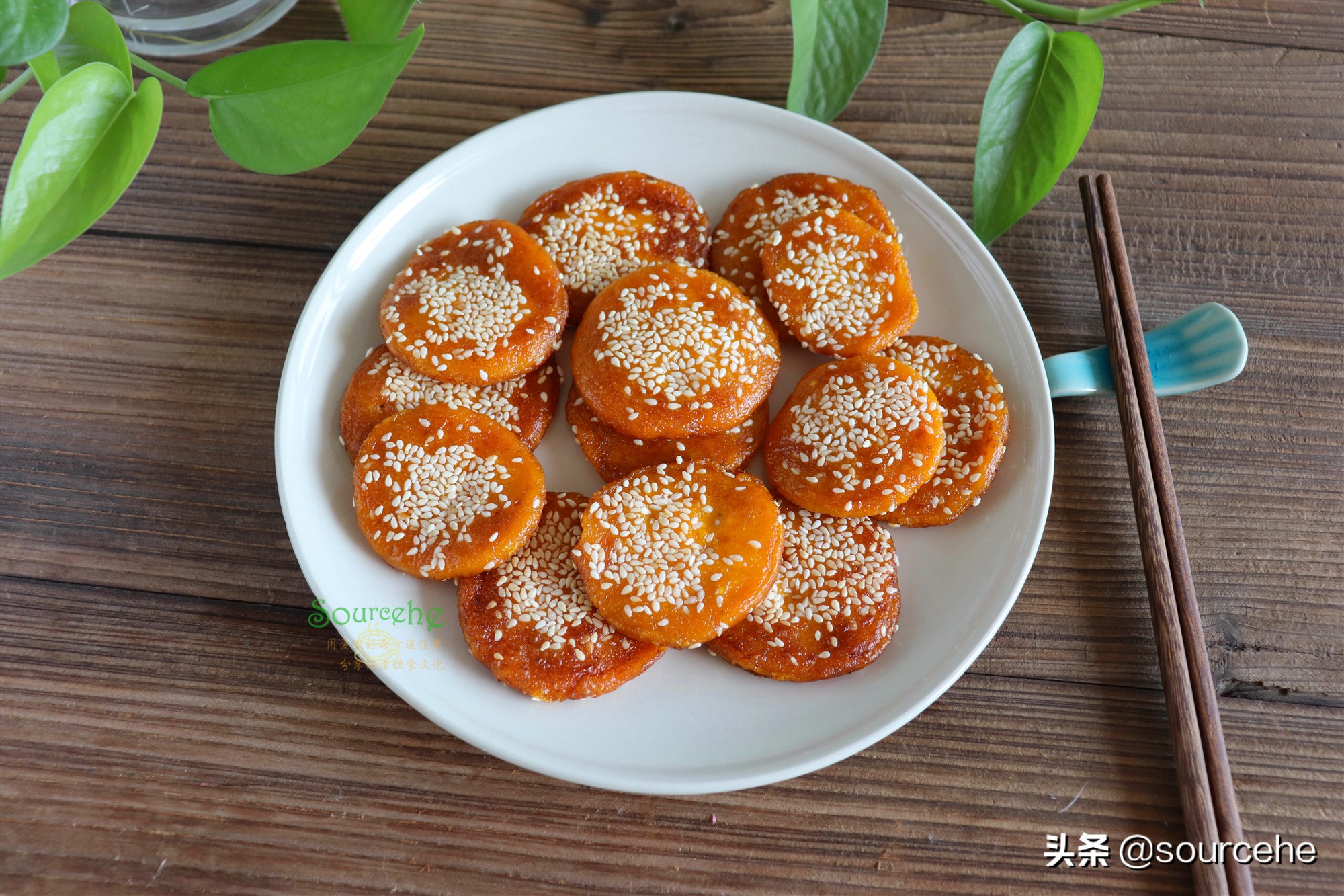 南瓜饼掌握3个技巧，不放一滴水，软软糯糯，甜而不腻，很好吃