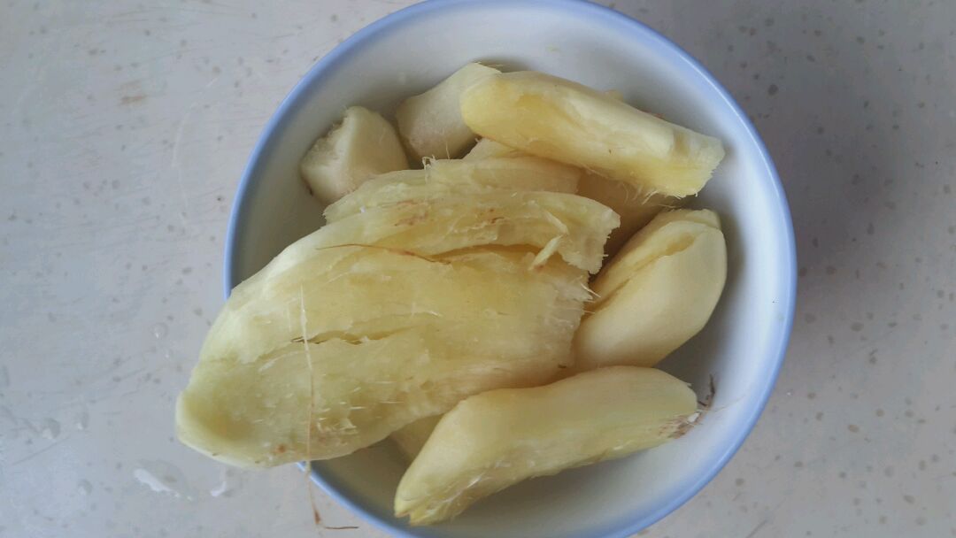 清蒸鲈鱼时，牢记“2不放，加3样”，鱼肉鲜嫩有营养，不腥还不柴