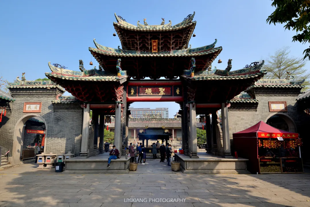 全国唯一一个拥有三个车牌的城市，富豪遍地