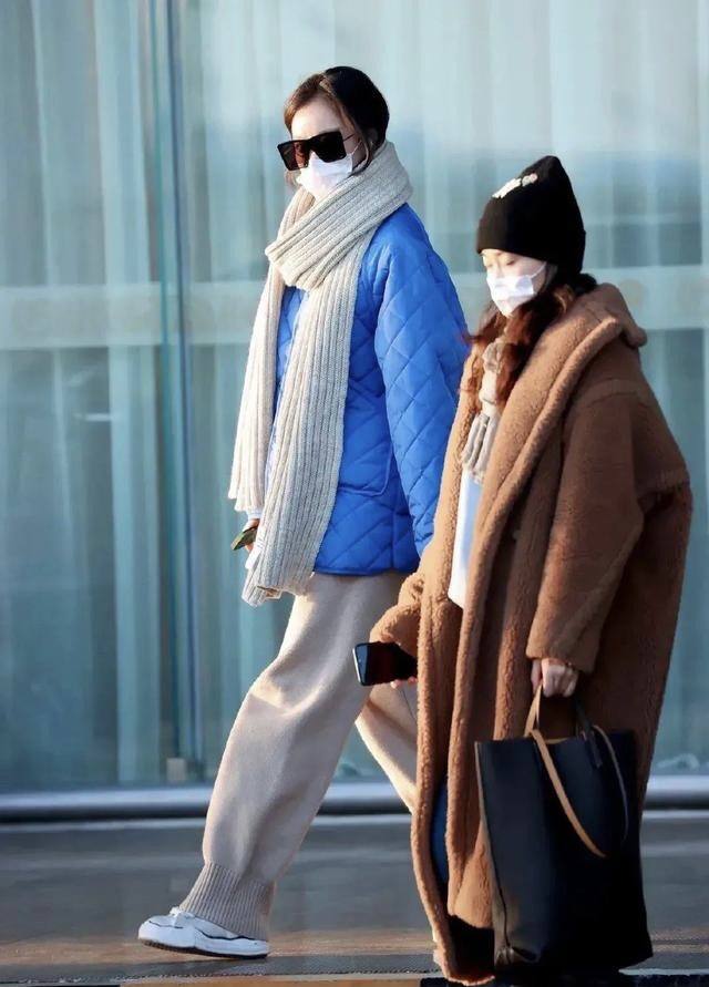 今年冬天火了这条“毛裤”，时髦又怕冷的女人都在穿，保暖又洋气