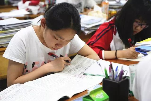 2021年高考文科分数线比理科高100多分，文科生为啥这么难？