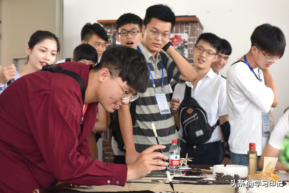 大学生“入党”需要具备哪些条件？从大一开始这样做，更容易成功