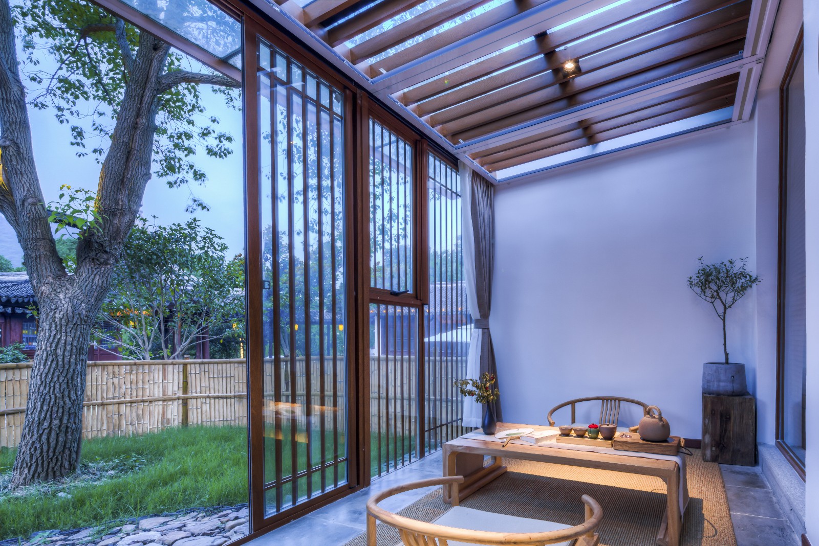 她花了7个月,将山林改造成中式别墅,完工后的庭院,简直美呆了