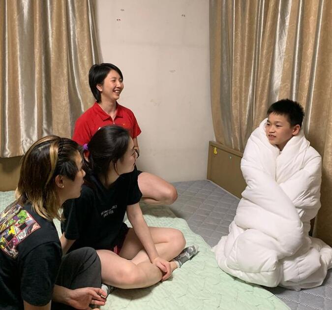 宠溺全红婵！陈艾森：陪你一起练力量！师姐：婵宝宝想我了没？