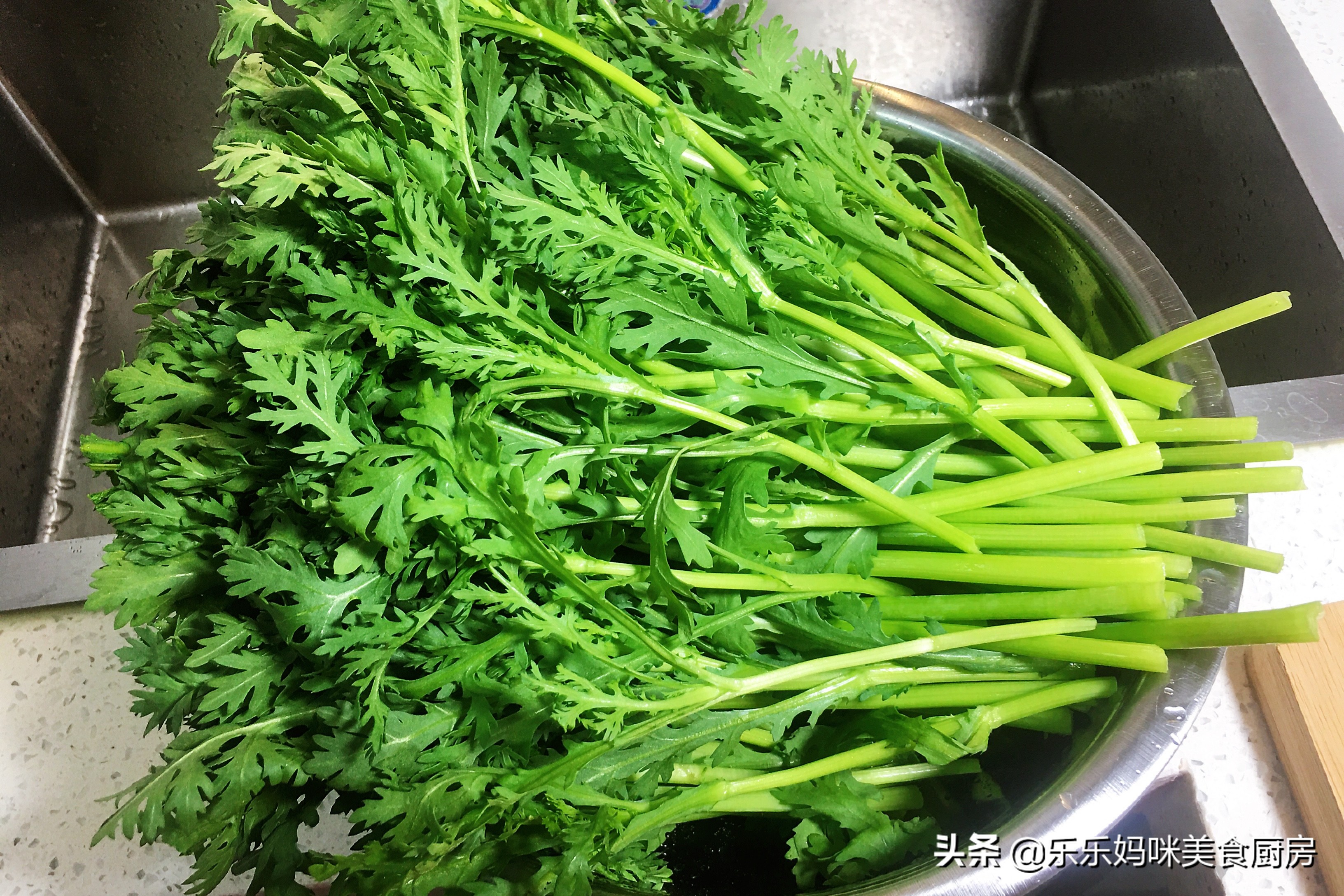 茼蒿菜的做法是什么（3种好吃做法低脂又营养）