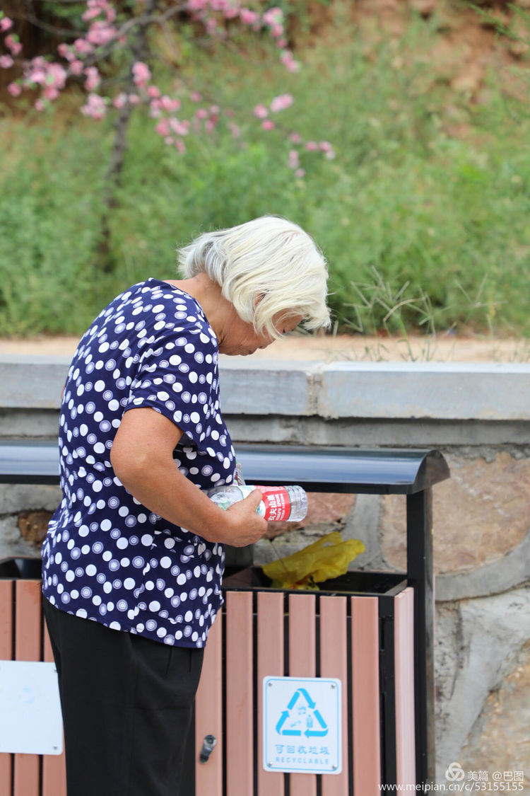 10月7日重阳节，十几首诗词100幅照片，致敬天下老年人