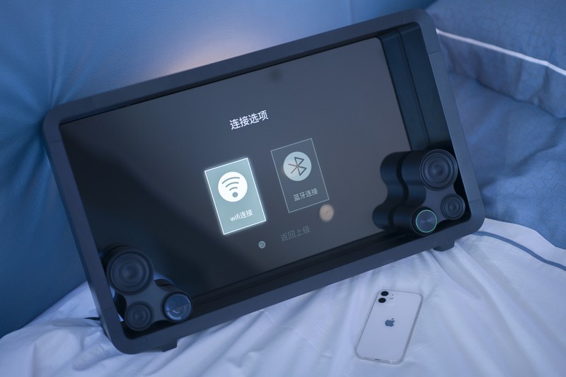 漂亮的 Lyiew Pro3沉浸式情绪歌词悬浮字幕蓝牙音箱