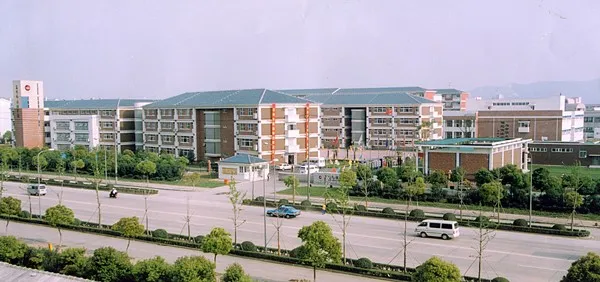 科学，自强，完美——苏州外国语学校