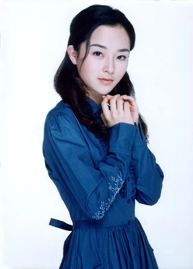 童年女神"雪精灵",出道后从未演过女主,28岁退圈当了配音演员