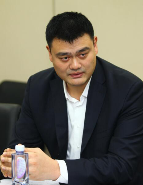 姚明8岁左耳失聪，父母让他练篮球的初衷让人心酸