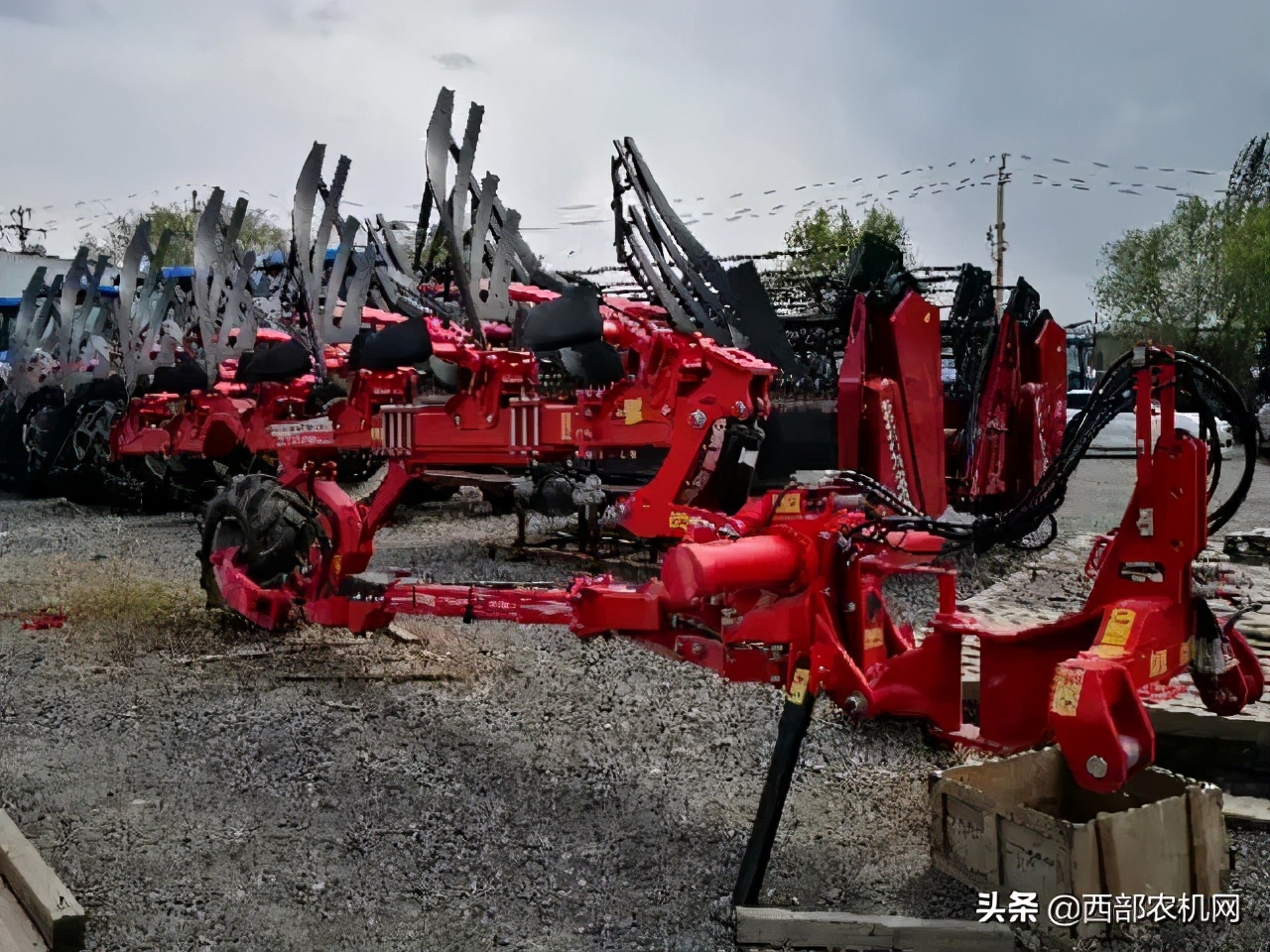 犁地時速15公里/時是一種什么體驗？犁地速度越快越好嗎？