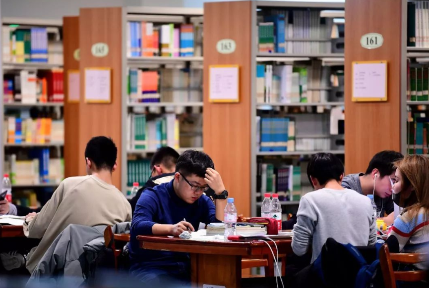 两所大学名字“一字不差”，但办学方向大不相同，考生报考要谨慎