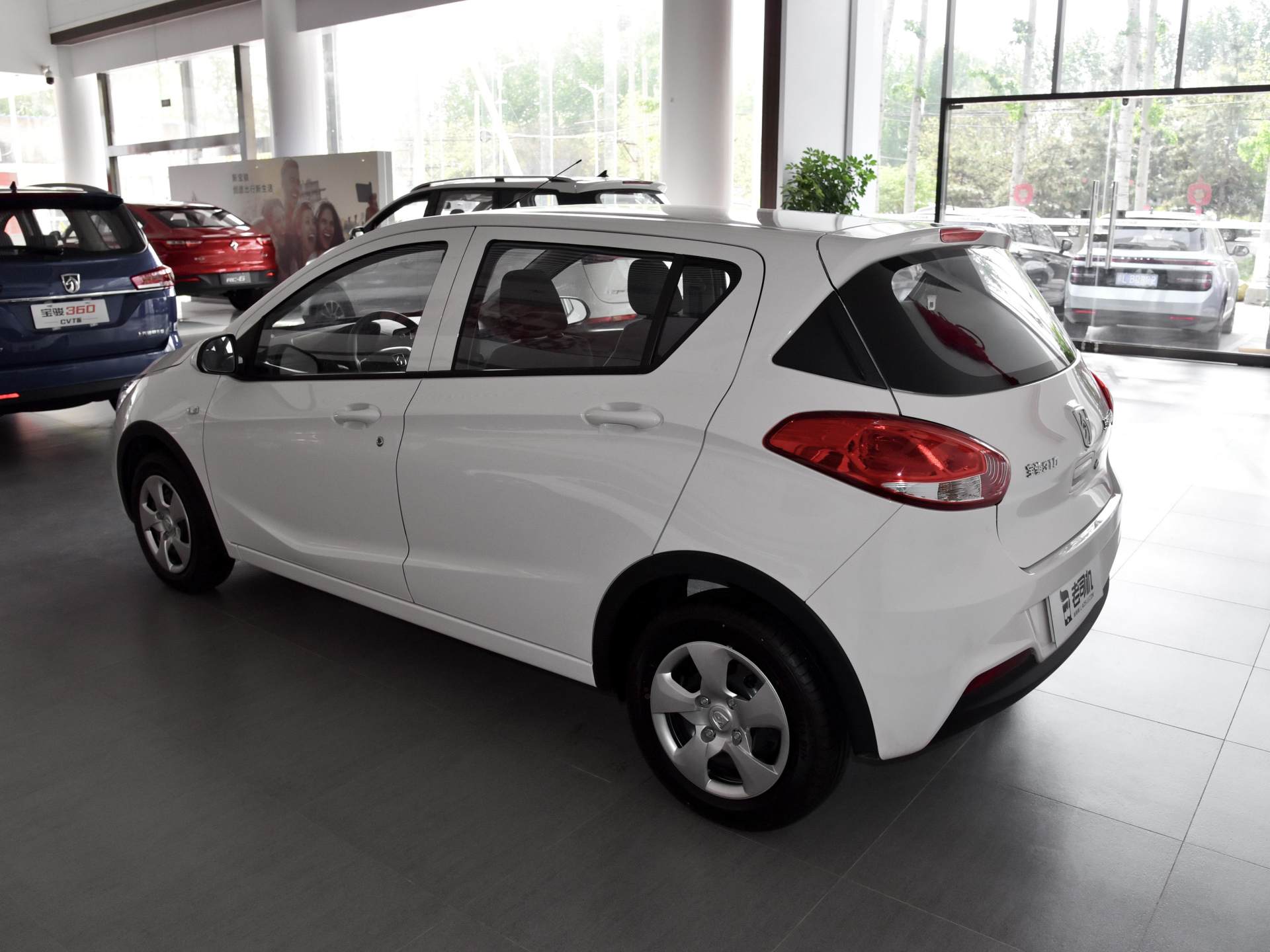 1l油耗保养也便宜的代步车,实拍宝骏310