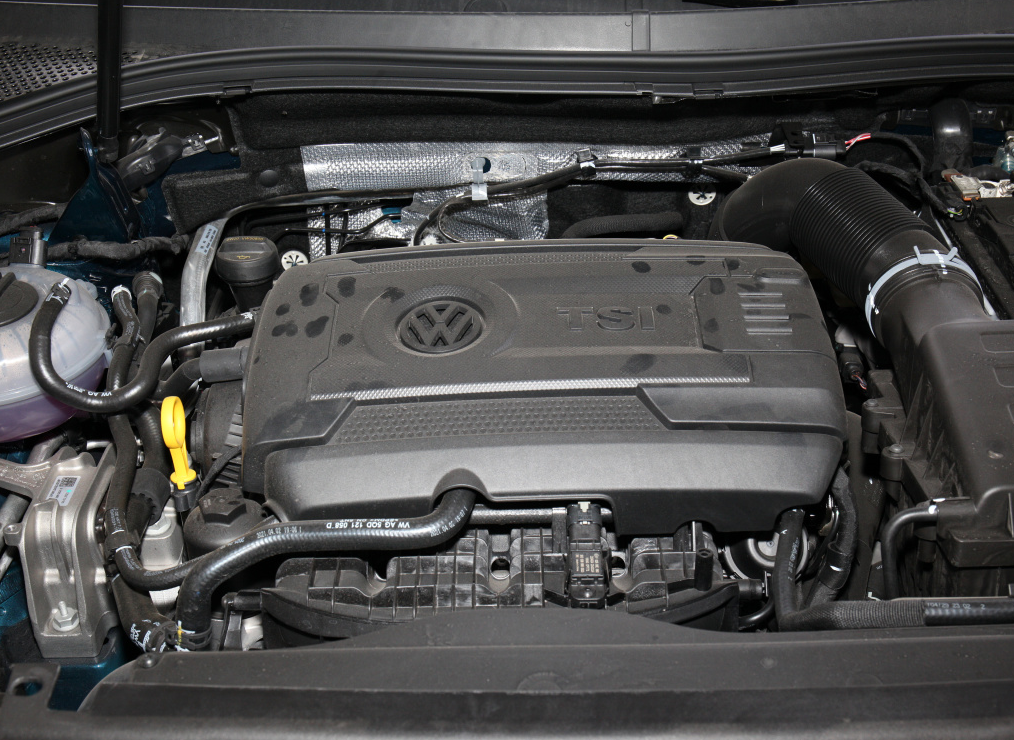 0t高低功率发动机,最大输功率分别为110千瓦,137千瓦和162千瓦,最大