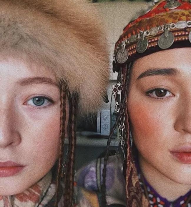 藏族长相看上去虽然有混血感,但没有中亚地区那样强烈,很容易可以分辨