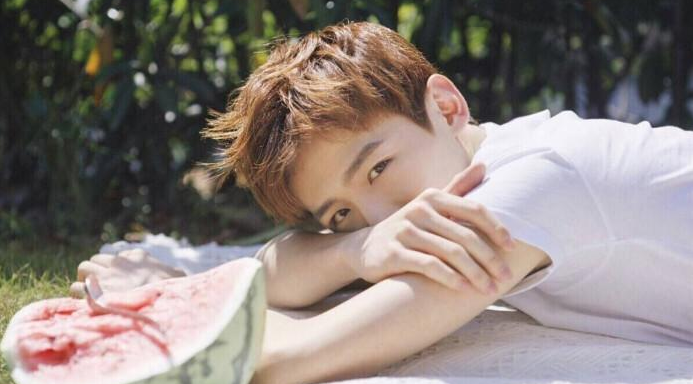 龚俊大学时期“旧照曝光”，阳光帅气，东华“校草”果然名不虚传