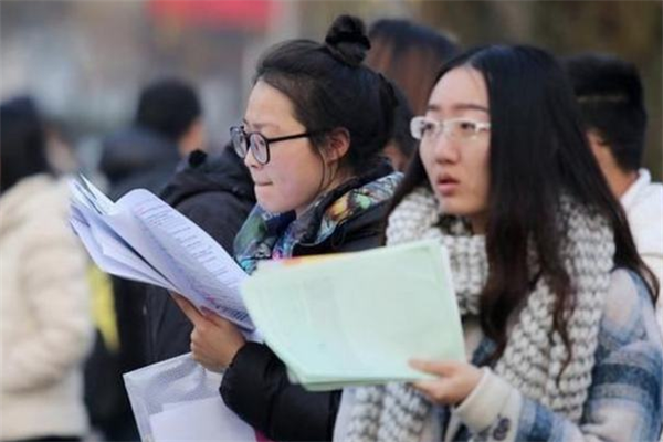 高考能不能考上名牌大学？要看3门学科成绩，还要做对1个选择