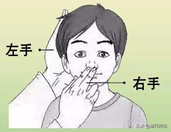 孩子鼻炎犯了头痛难忍？5分钟教你在家里治鼻炎，或比吃药管用