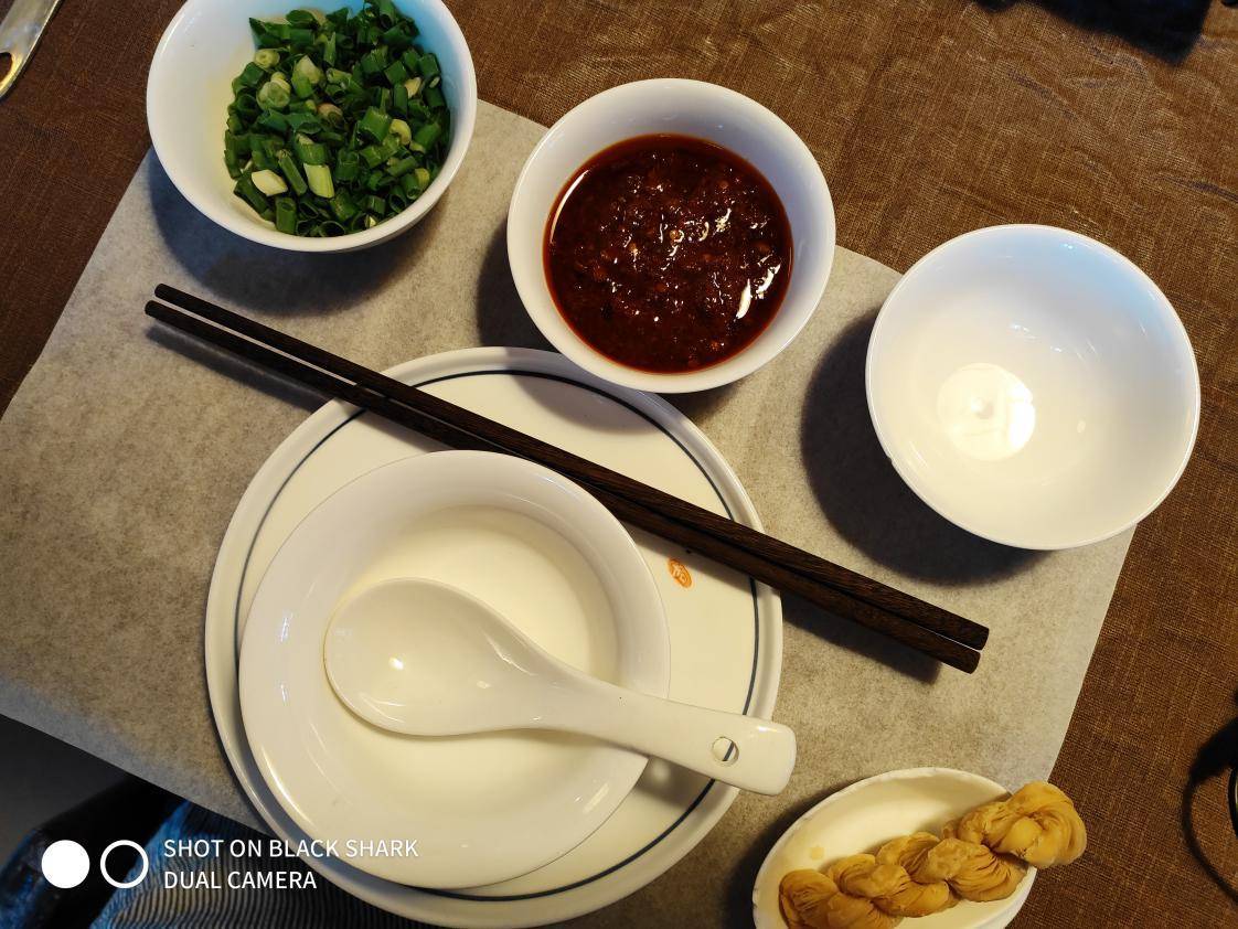 这可能是看电影最爽的手机。是鲨鱼游戏的手机2深度的体验。