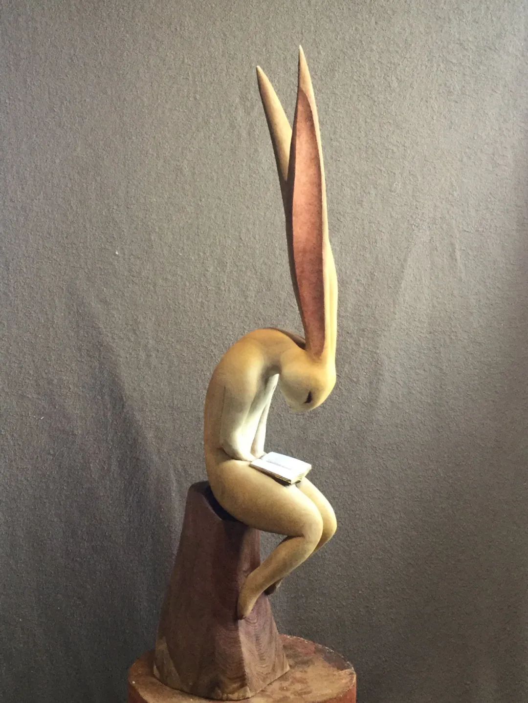 60岁日本老人的“治愈系”木雕，让人直呼“幸福”：太大胆了吧