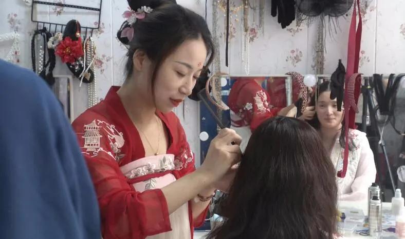 丹阳姑娘开了家汉服体验馆，带你穿越千年