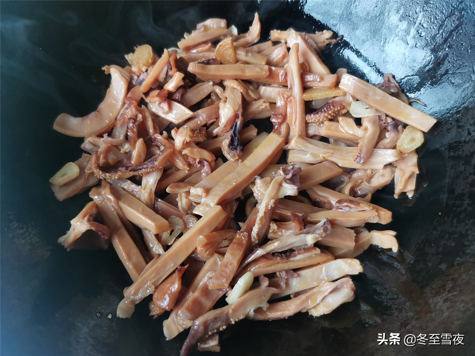 墨鱼干的食用方法（7步做出又鲜又香的韭菜炒墨鱼干）