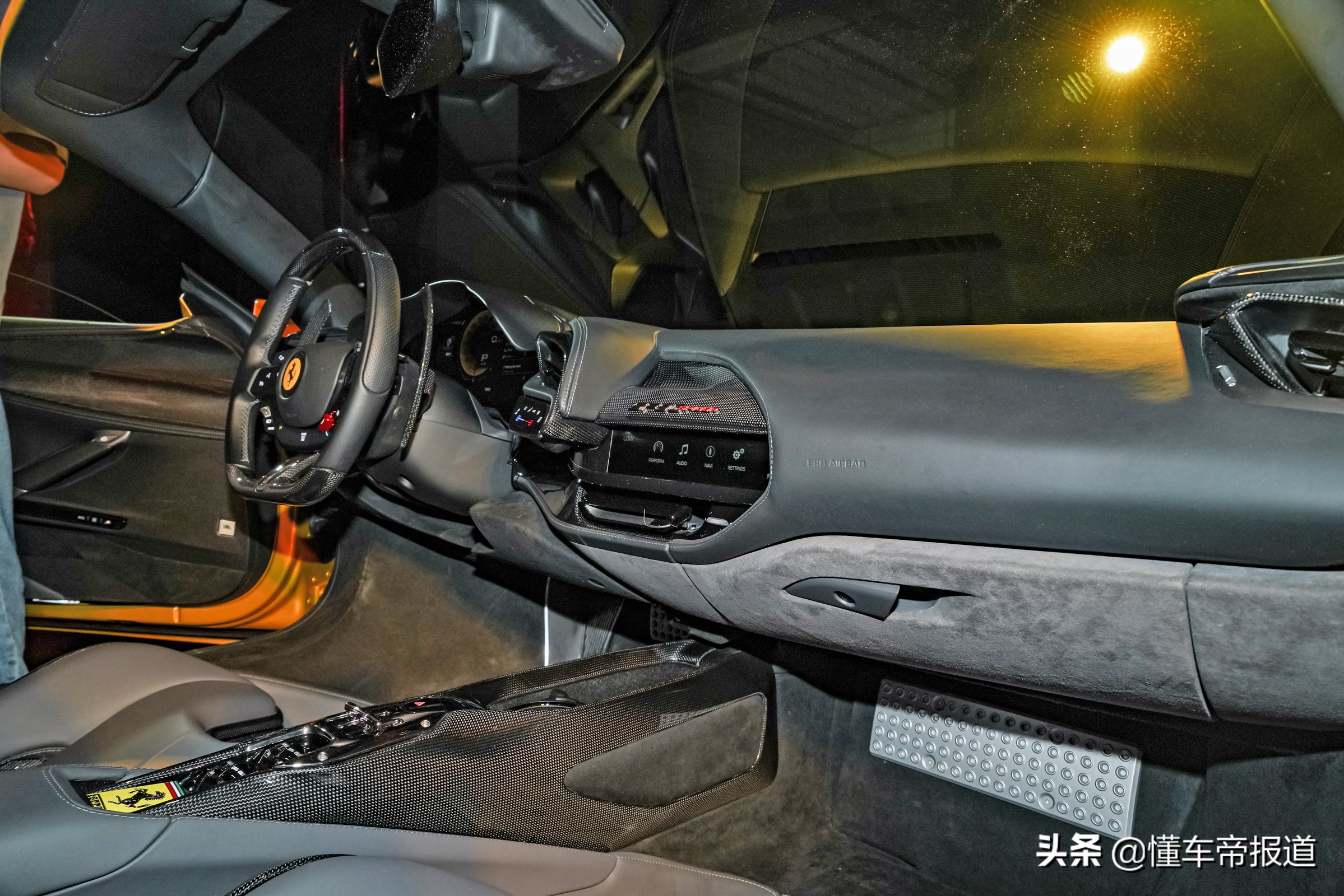 上市｜售499.8万元起，实拍法拉利SF90 Spider