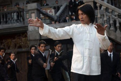 老友去世，痛失挚爱，被圈内人炮轰，周星驰“叛众亲离”的一生