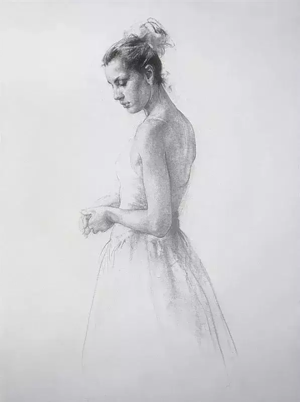 列宾美术学院素描作品，带你走进那个世界，对美另类的诠释