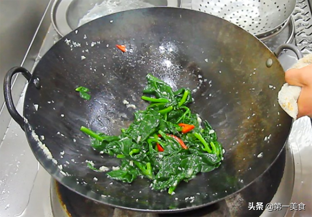 木耳菜的做法（厨师长教你木耳菜家常做法清脆爽口）