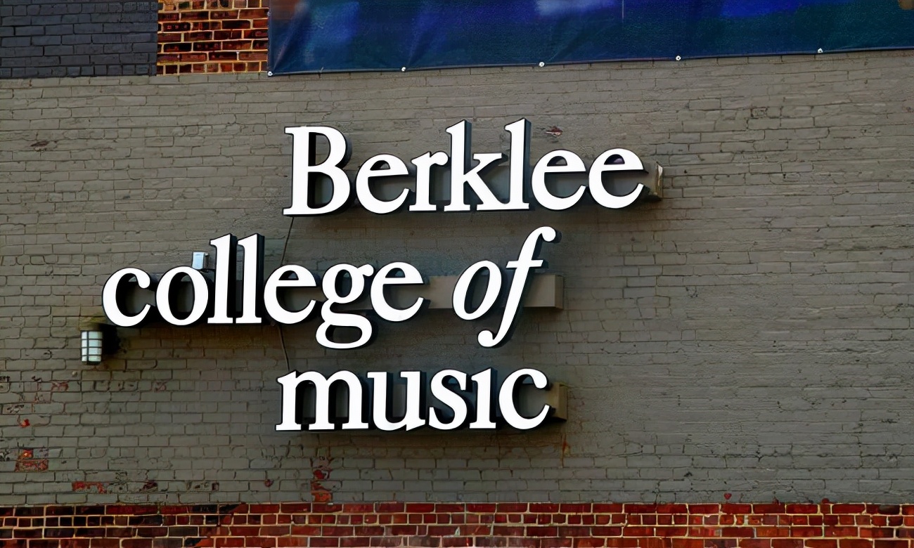 明星扎堆的“伯克利”，办学水平惹争议，在国内能算985大学吗？