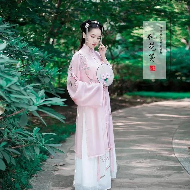 独赏桃花又一春•随笔