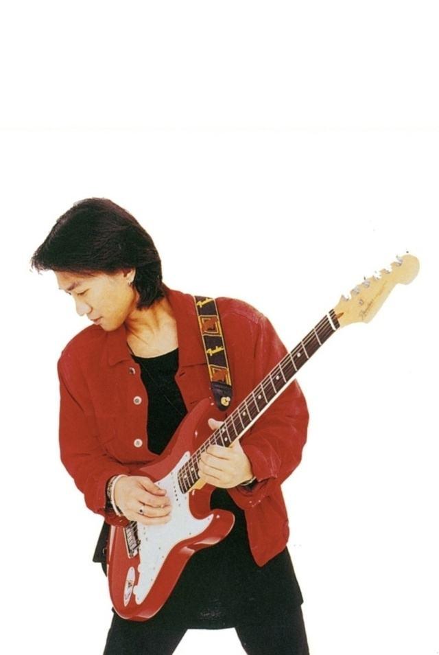 是难以忘记的名字,尤其是当年他和整个beyond乐队带来的那些经典歌曲