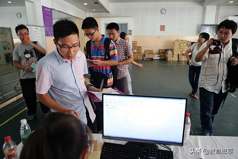 “高考专业户”吴善柳：10次高考、圆梦清华，投身教育成高中老师