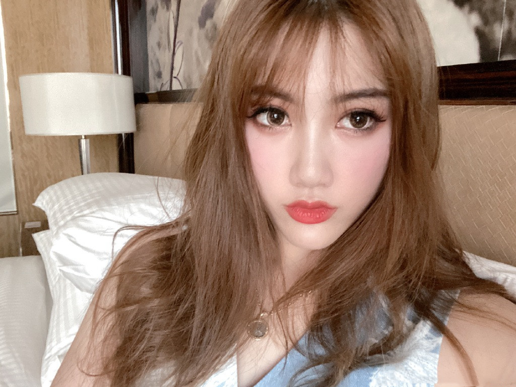 费尽心思挤进贵妇圈？钮钴禄·杨颖人脉不断升级，野心到底是啥？