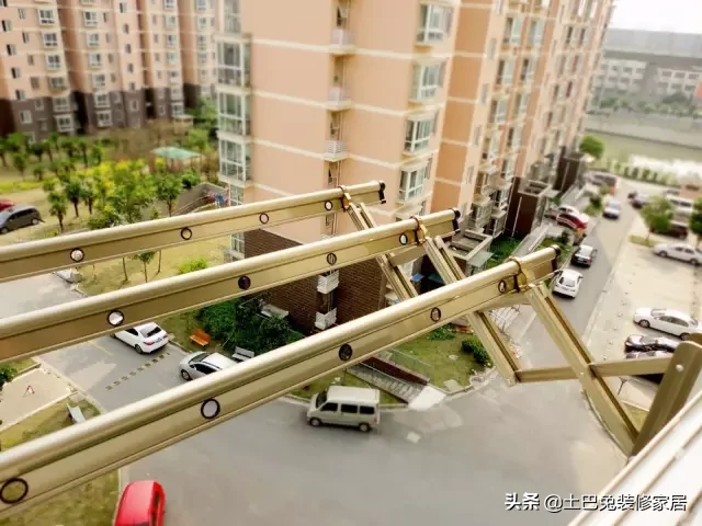 客厅阳台打通，聪明人这样装，直接多了一间房