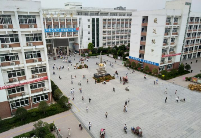 “最强”县级高中，从0到43名学生考入清华北大，考上就能去大学