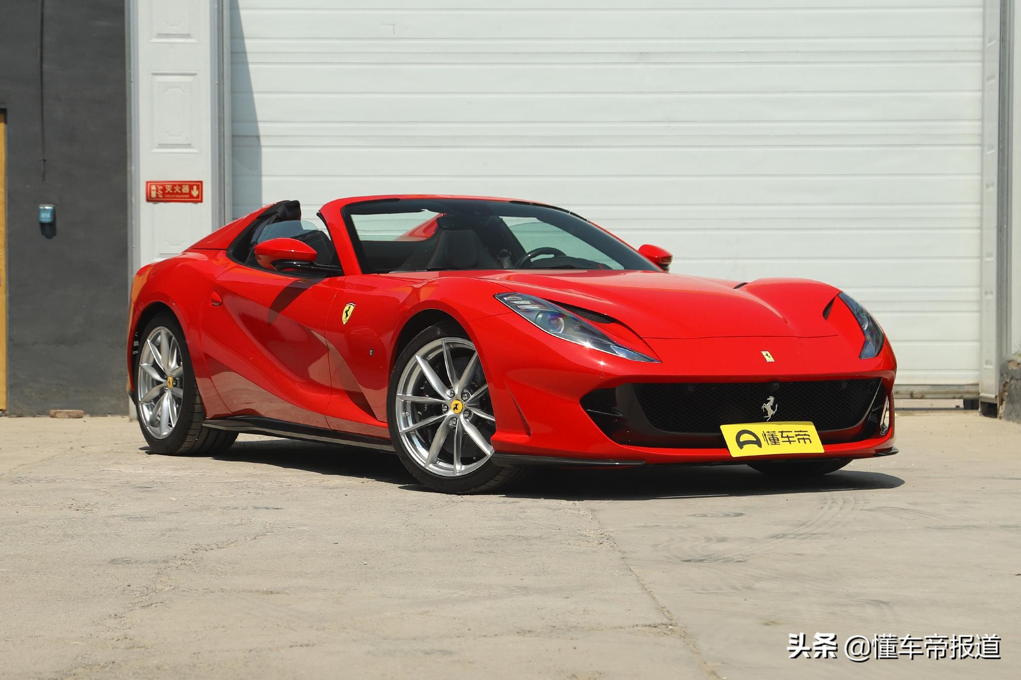 上市｜售499.8万元起，实拍法拉利SF90 Spider