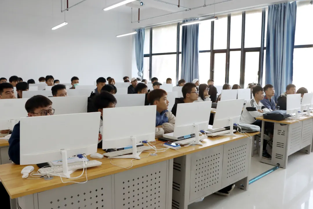 河南艺术职业学院领导到文化与科技产业学院视察