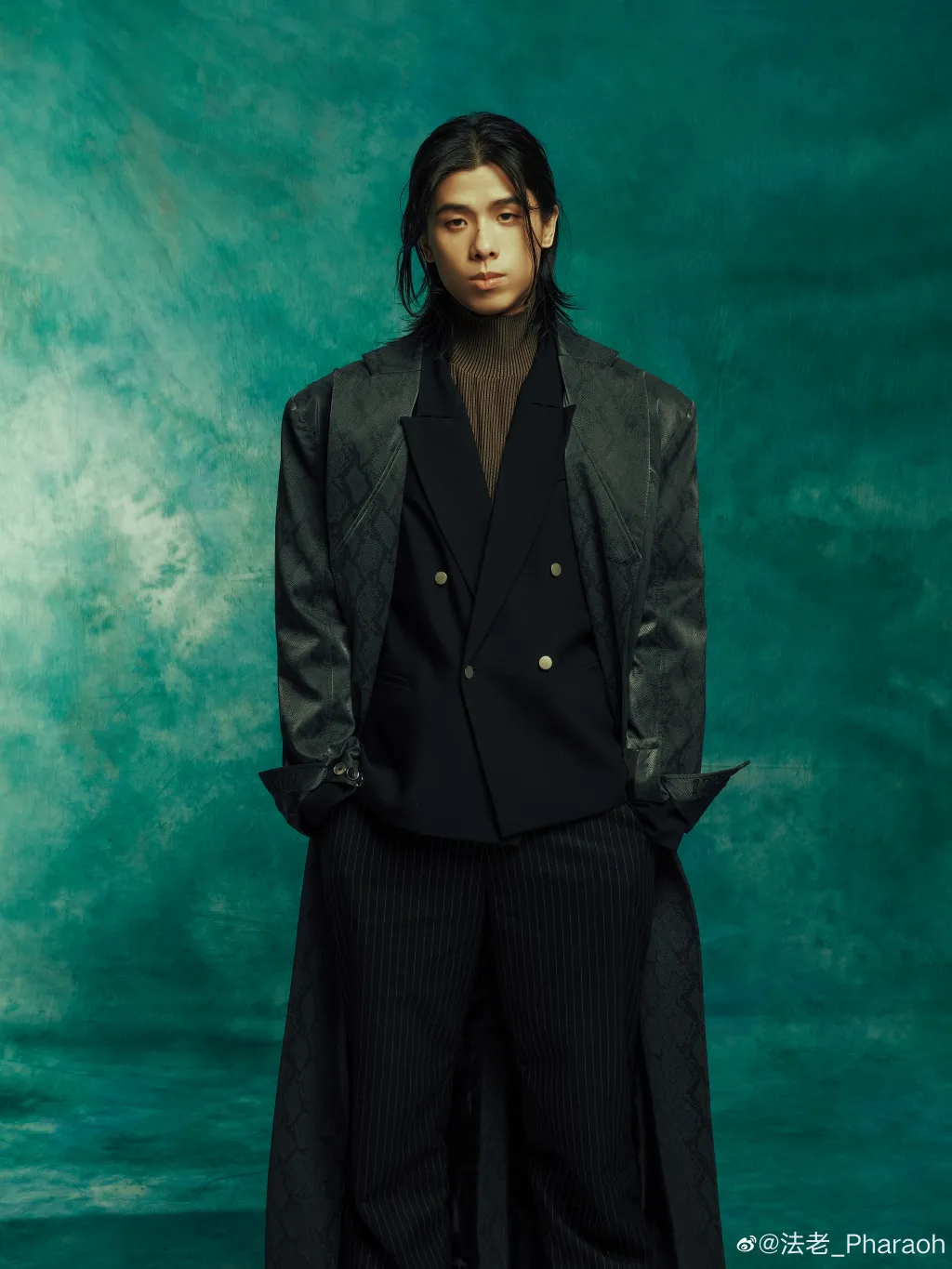 法老在公众面前似乎整个换了形象,"硬核之王","杀人狂魔鼠尾草"的标签