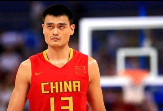 姚明为什么能在nba吃得开(小巨人姚明为什么能在NBA取得成功)