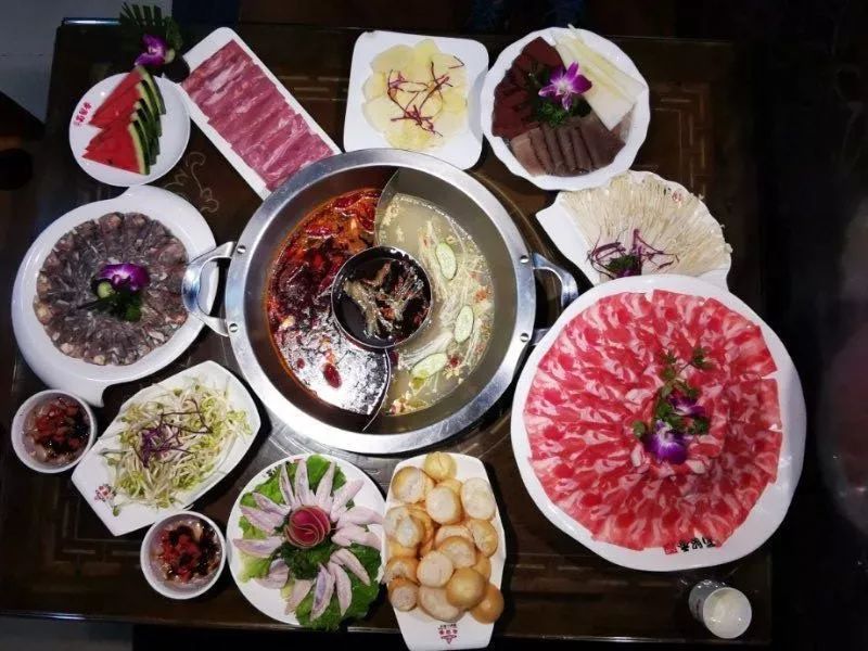 南京扛把子！超正宗川味火锅！蜀留香4人套餐99元~6荤6素4份冰粉
