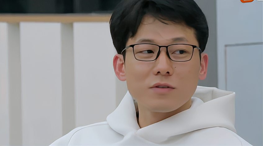 《怦然再心动》,在约会了四个男嘉宾后,她选择了和配音演员李元韬交往