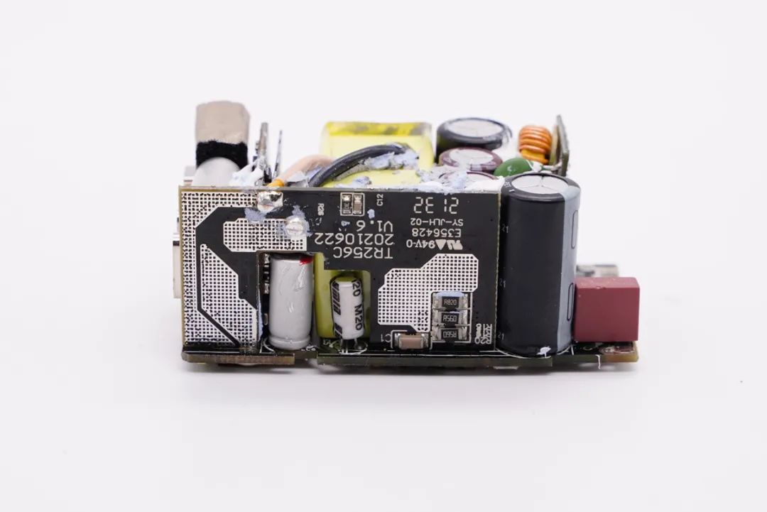 全新设计，突破体积极限，拆解国产控制器65W氮化镓快充