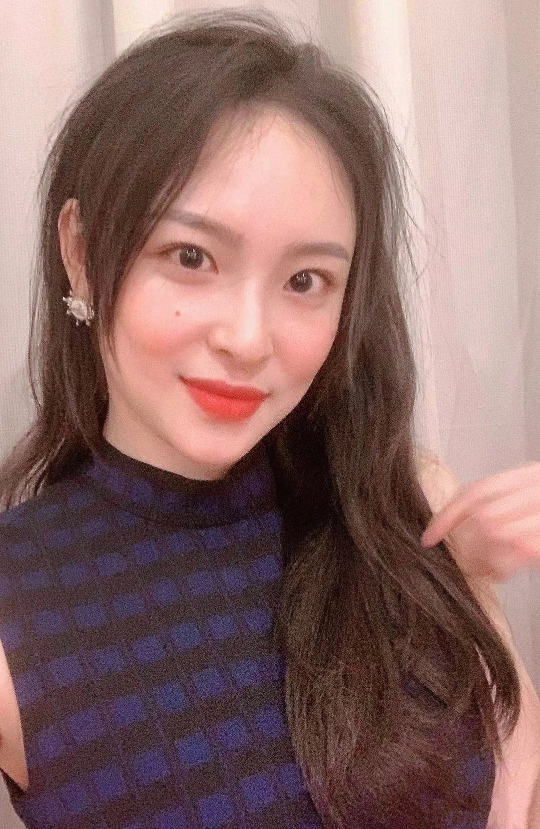 北大美女学霸毕业于元培学院，选择进军娱乐圈惹非议，你怎么看？